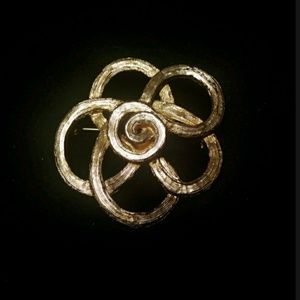 Nwot Statement Gold Flower Daisy Pin / Brooch
